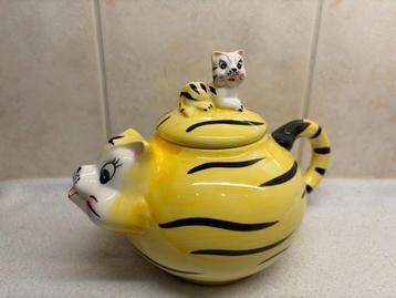 Theepot Poes beschikbaar voor biedingen