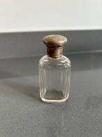 Antiek kristallen parfumflesje met zilveren dopje., Antiek en Kunst, Antiek | Glas en Kristal, Ophalen of Verzenden