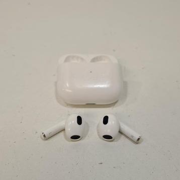 Airpods 3 met Wireless Charging Case in Nette Staat beschikbaar voor biedingen