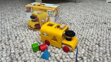 PlanToys Sorteerbus – Houten speelgoed voor peuters beschikbaar voor biedingen