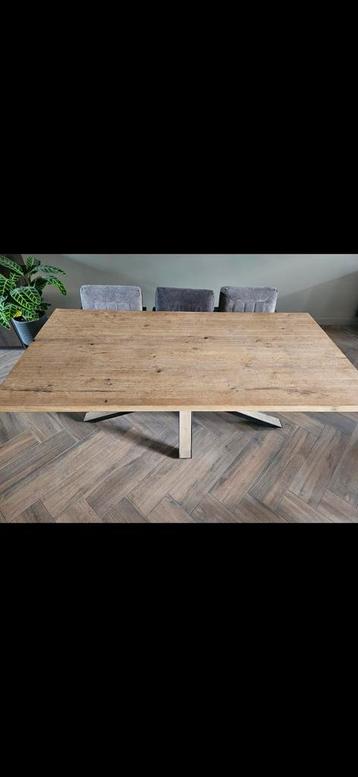 Eikenhouten Eettafel Happy Home  beschikbaar voor biedingen