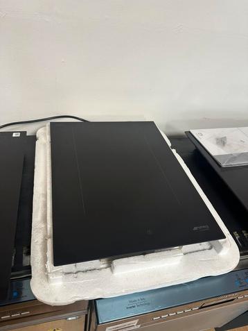 SMEG 38CM Inductiekookplaat inbouw SIM3323D beschikbaar voor biedingen
