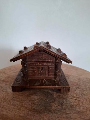 Vintage houten swiss piggybank / spaarpotje  beschikbaar voor biedingen