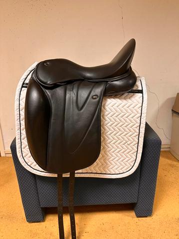WOW Dressage Flair 16,5 inch DRESSUURZADEL maat 0 Zwart ZGST beschikbaar voor biedingen