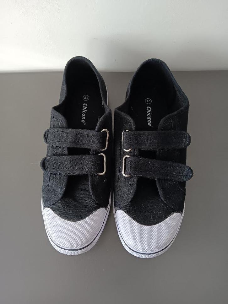 Zwarte gymschoenen met klittenband – maat 41, Kinderen en Baby's, Kinderkleding | Schoenen en Sokken, Zo goed als nieuw, Sportschoenen