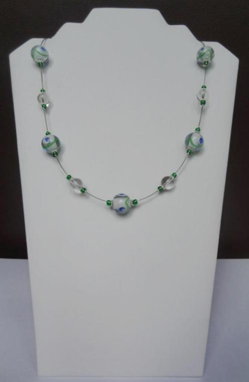 Handgemaakte ketting met bewerkte glaskralen (78), Sieraden, Tassen en Uiterlijk, Kettingen, Nieuw, Overige materialen, Groen