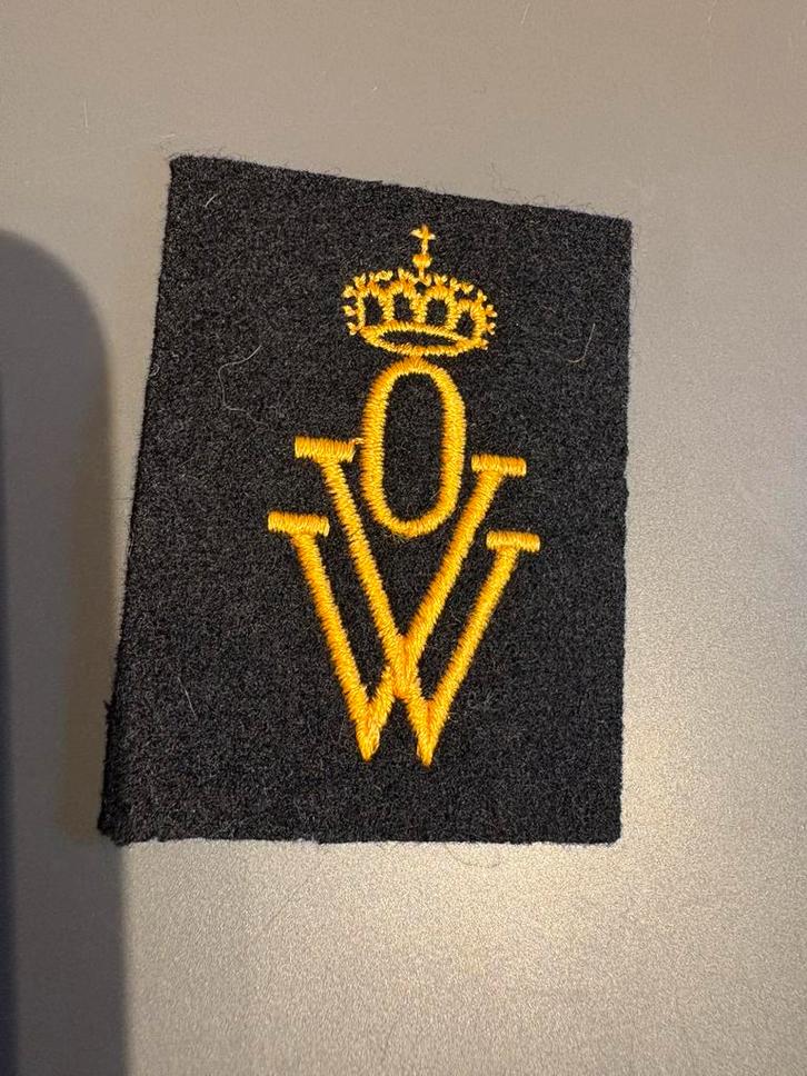 Belgisch militair mouwembleem “OVW” Oorlogsvrijwilliger, Verzamelen, Militaria | Algemeen, Landmacht, Verzenden