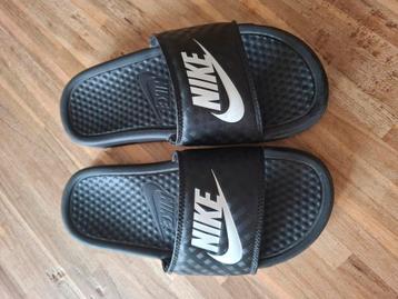 Badslippers maat 35,5 van Nike beschikbaar voor biedingen