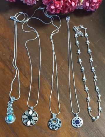 5 vintage kettingen, verzilverd? beschikbaar voor biedingen