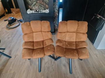 2 prachtige cognac kleurige stoelen Eleonora Daan  beschikbaar voor biedingen