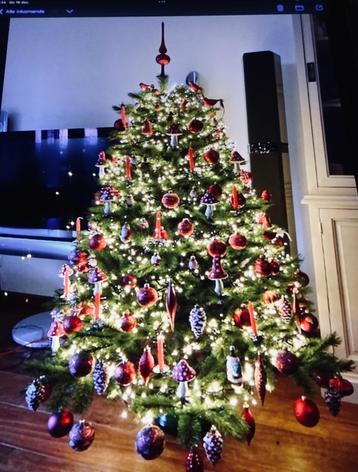 Mooie kunst kerstboom beschikbaar voor biedingen
