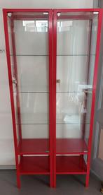 rode ikea vitrinekast met slotjes (en sleuteltjes), Huis en Inrichting, Kasten | Vitrinekasten, Ophalen, Minder dan 50 cm, Zo goed als nieuw