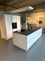Deens design Showroom keuken met eiland Kvik, Nieuw, 200 cm of meer, 50 tot 75 cm, Wit