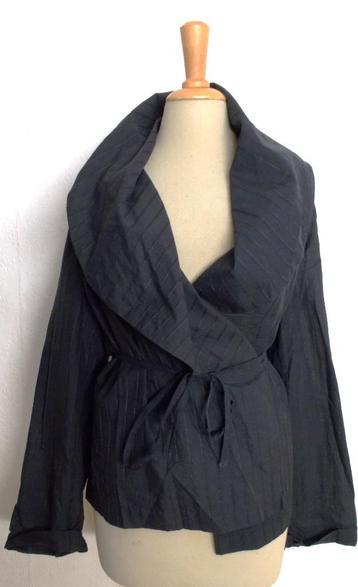 Aparte zwarte wikkelblouse van Oska! L beschikbaar voor biedingen