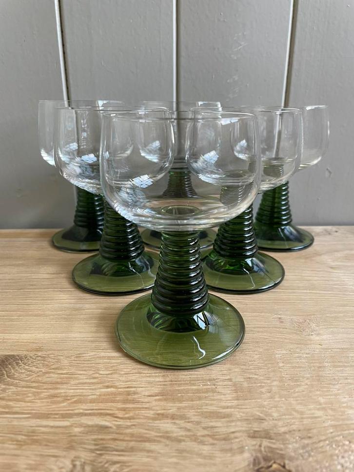 Vintage roemer glazen met mos groene ribbel voet France, Verzamelen, Glas en Borrelglaasjes, Zo goed als nieuw, Overige typen
