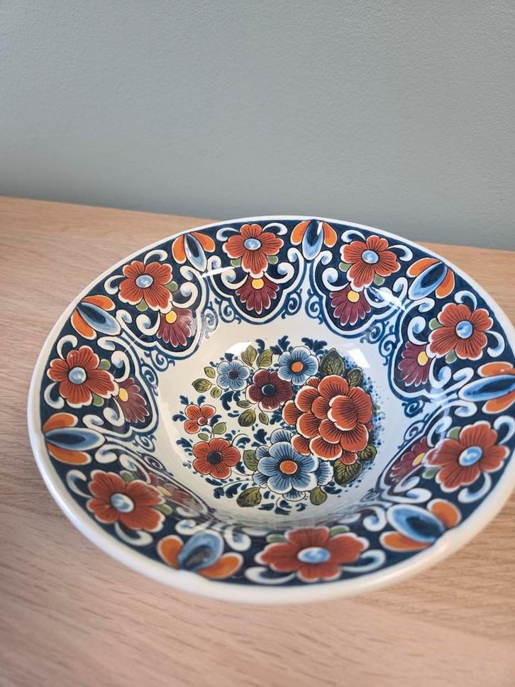 Delfts Blauw Schaal met Bloemen, Antiek en Kunst, Antiek | Keramiek en Aardewerk, Ophalen of Verzenden