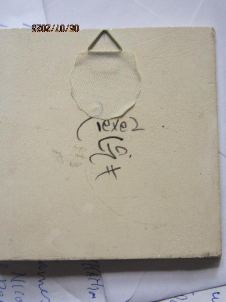TEXELS TEGELTJE meisje a/d Pomp licht chipje, Antiek en Kunst, Antiek | Wandborden en Tegels, Ophalen