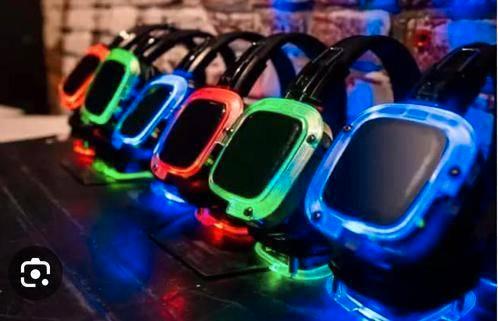 Silent disco huren in je eigen kroeg, café of pub?, Hobby en Vrije tijd, Feestartikelen | Verhuur, Zo goed als nieuw, Verjaardag