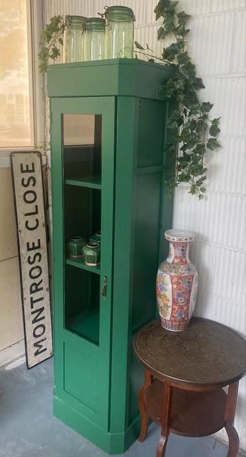 Vintage groene vitrinekast, kast met glazen deur beschikbaar voor biedingen