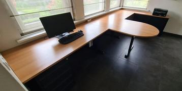 3 Bureaus - kantoorinrichting - Ahrend beschikbaar voor biedingen