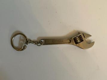 Sleutelhanger waterpomptang.  beschikbaar voor biedingen