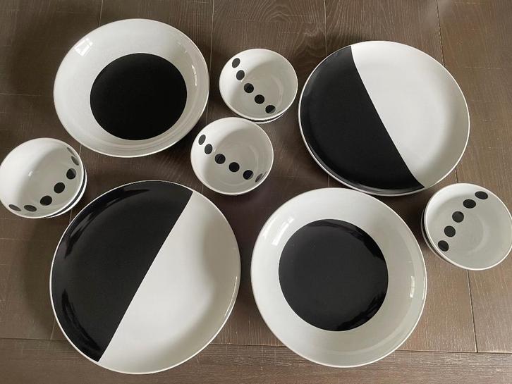 Modern servies zwart-wit, Huis en Inrichting, Keuken | Servies, Gebruikt, Bord(en), Overige stijlen, Porselein, Ophalen of Verzenden