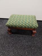 Antiek voetenbankje / poefje met groene bekleding, Minder dan 50 cm, Gebruikt, Minder dan 50 cm, Ophalen of Verzenden