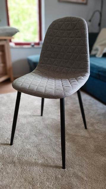 Woonkamerstoelen, comfortabel, 2 stuks beschikbaar voor biedingen