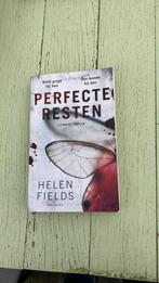 Perfecte resten, Helen Fields, Boeken, Thrillers, Ophalen of Verzenden, Zo goed als nieuw