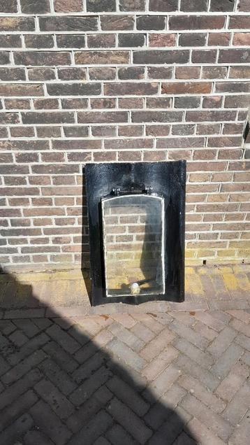 Gietijzeren dakraam voor oud Hollandse pannen.  beschikbaar voor biedingen