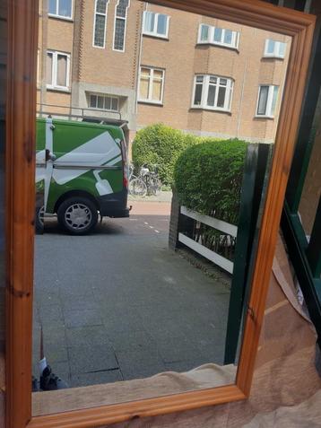 Spiegel met mooie grenen lijst prima staat beschikbaar voor biedingen