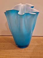 Mooie lichtblauwe gewelfde vaas Murano stijl., Antiek en Kunst, Antiek | Glas en Kristal, Ophalen