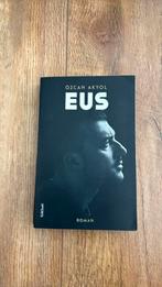 Özcan Akyol - Eus, Gelezen, Ophalen of Verzenden, Özcan Akyol, Nederland