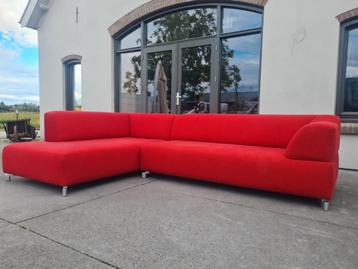 Leolux Faya Lobi. Rood in nette staat  beschikbaar voor biedingen