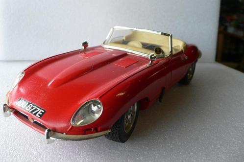 jaguar e type - burago   1/18, Hobby en Vrije tijd, Modelauto's | 1:18, Zo goed als nieuw, Auto, Bburago, Verzenden