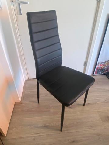 4x nette zwarte eettafel stoelen beschikbaar voor biedingen