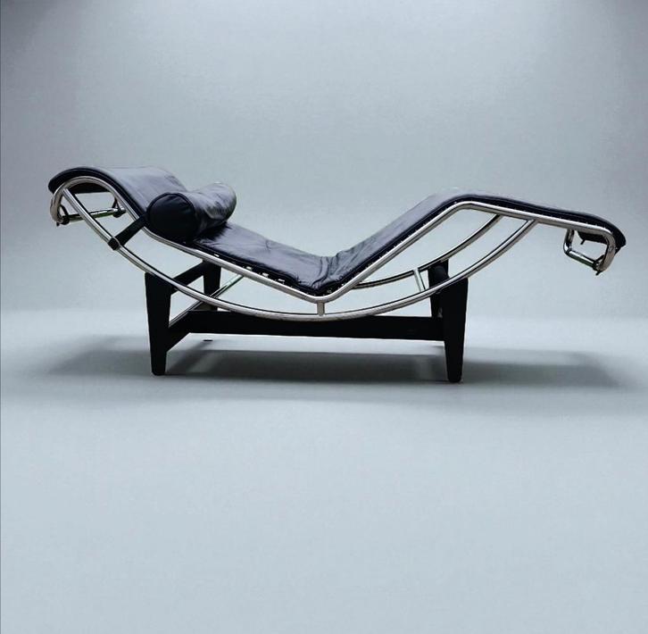 Perriand jeanneret Le corbusier chaise longue LC4 Cassina, Huis en Inrichting, Banken | Sofa's en Chaises Longues, Gebruikt, Eenpersoons