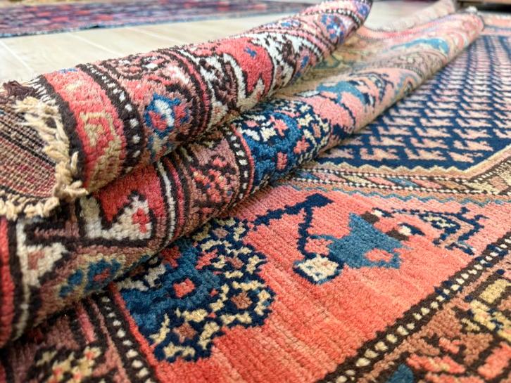 Zeldzaam Perzisch tapijt 210 x 116 cm- met figuren ca.1930, Huis en Inrichting, Stoffering | Tapijten en Kleden, Gebruikt, 100 tot 150 cm