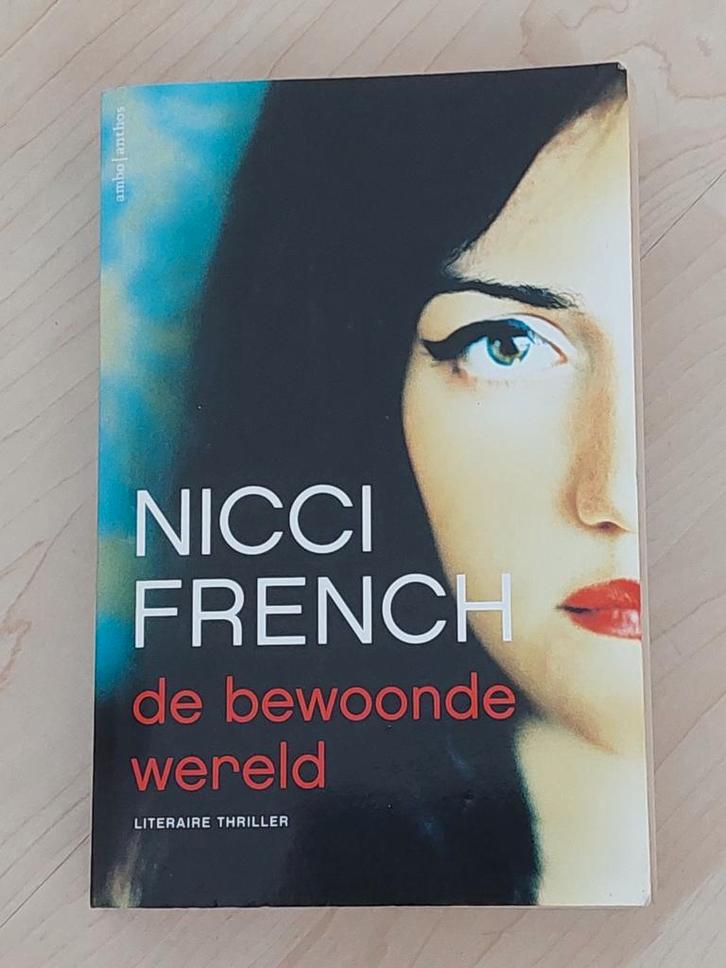 Nicci French - De Bewoonde Wereld, Boeken, Thrillers, Gelezen, Ophalen of Verzenden