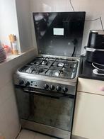 Indesit gasfornuis en oven, Witgoed en Apparatuur, Fornuizen, Ophalen, 4 kookzones, Zo goed als nieuw, Gas