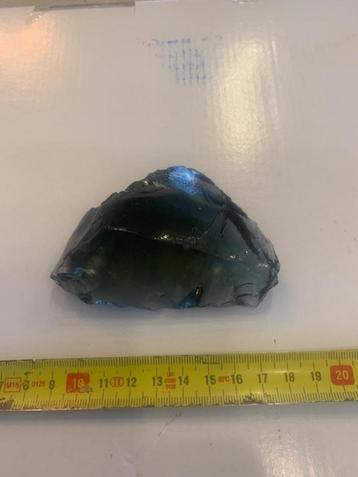 glasbrokken beschikbaar voor biedingen