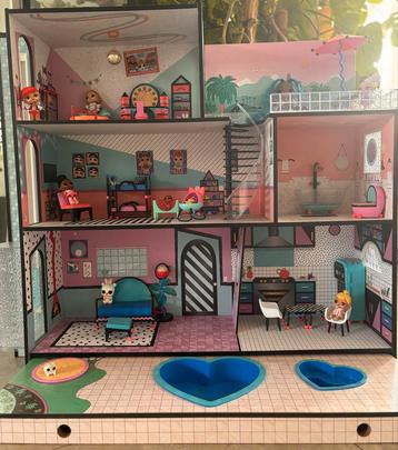 LOL Poppenhuis met Figuren & Accessoires beschikbaar voor biedingen