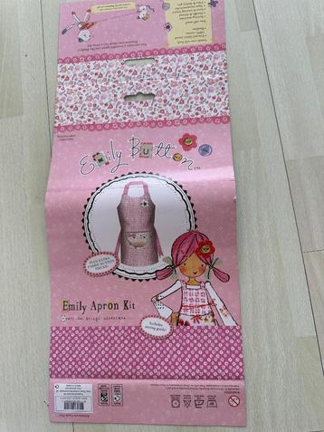 kinderschort om zelf te naaien Emily Button beschikbaar voor biedingen