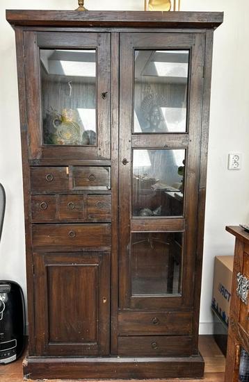Mooie teak kast beschikbaar voor biedingen