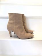 Mooi suède laarsje van Yaya - maat 39, Kleding | Dames, Schoenen, Ophalen of Verzenden, Gedragen, Beige