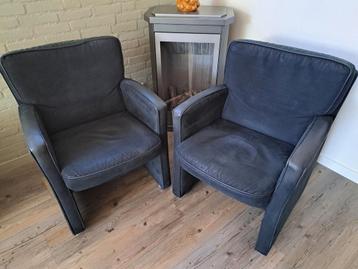 2 heerlijk zittende stoelen zwart beschikbaar voor biedingen