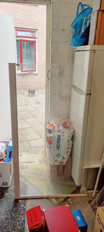 Glazen douchewand beschikbaar voor biedingen