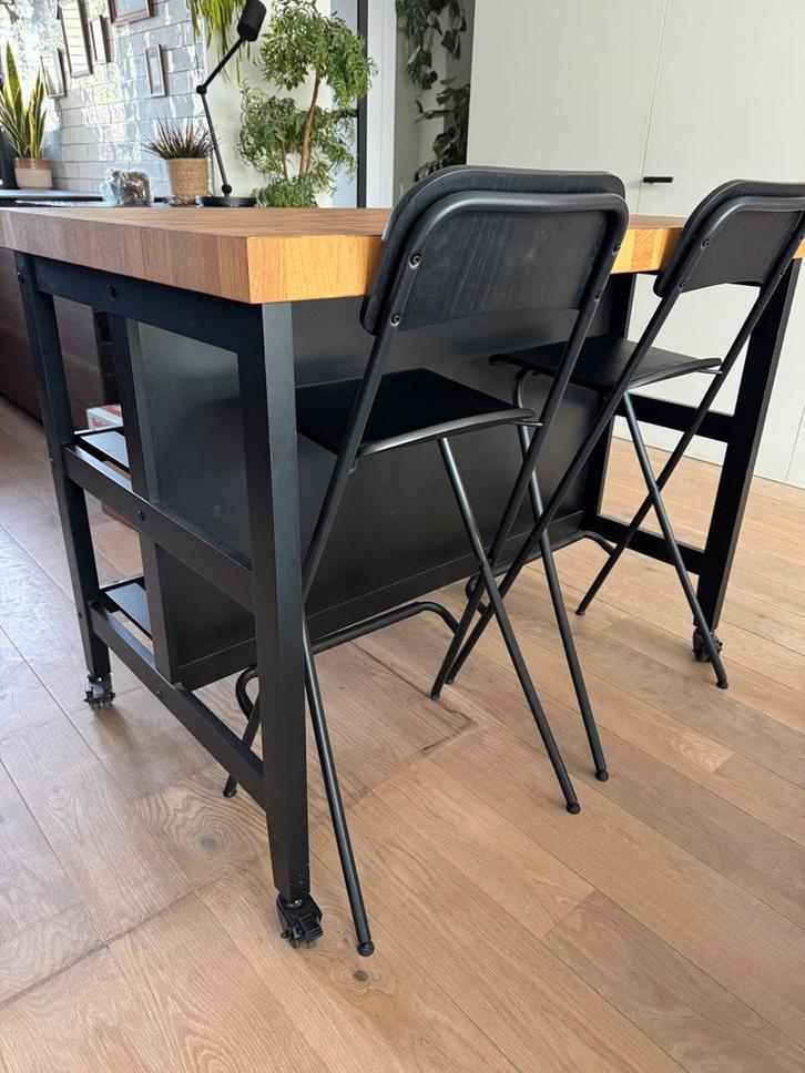 2 stuks IKEA Vadholma Keukeneiland + Barkrukken op Wieltjes, Huis en Inrichting, Keuken | Keukenelementen, 100 tot 150 cm, 100 tot 150 cm