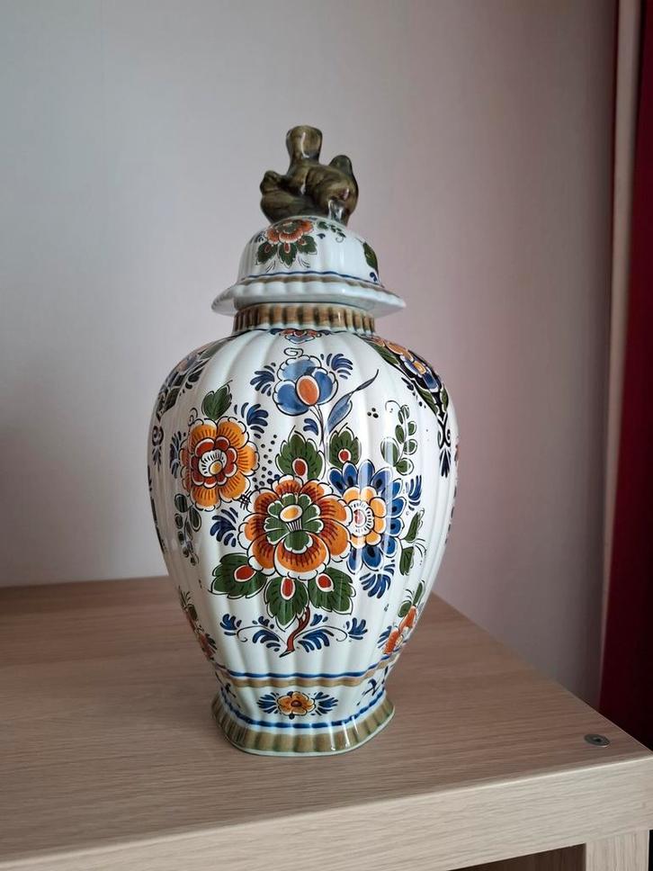 Delfts Polychroom dekselvaas., Antiek en Kunst, Antiek | Keramiek en Aardewerk, Ophalen of Verzenden