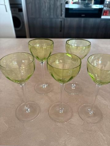 Antieke Groene Likeurglaasjes - Set van 5 beschikbaar voor biedingen